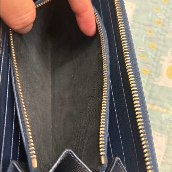 Yves Saint Laurent Zippy Wallet - Picture 9 of 16